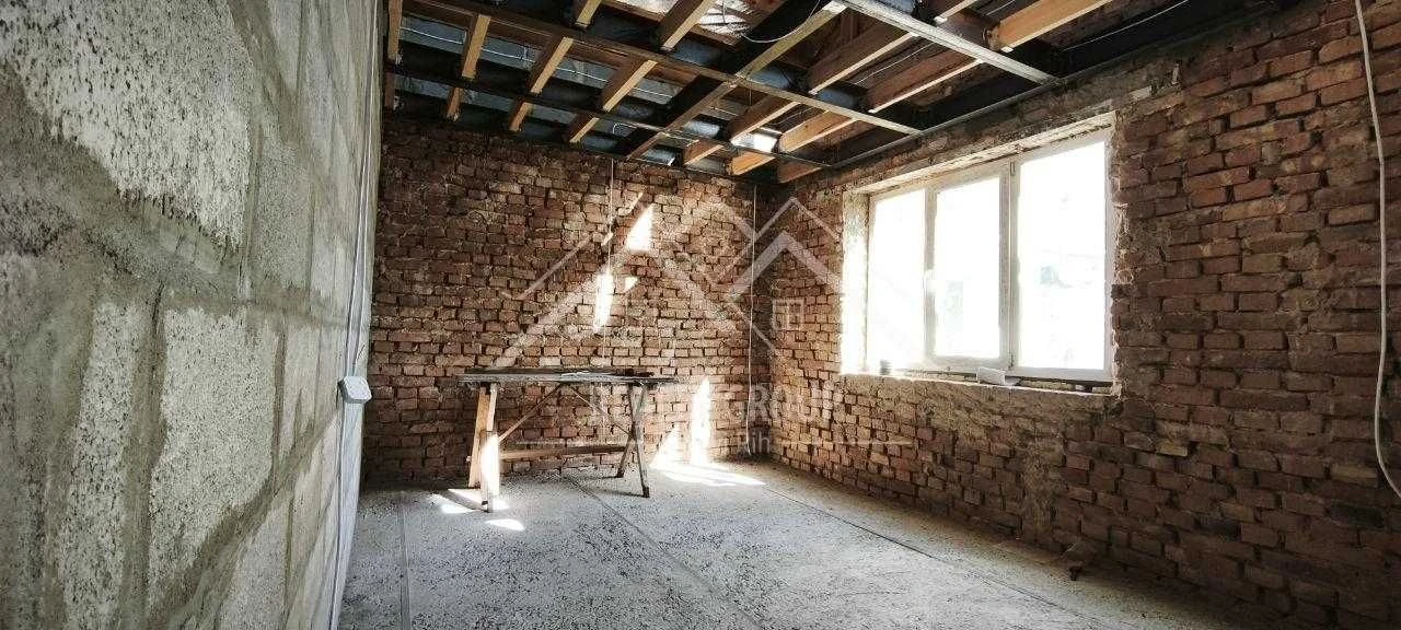 Продаж будинку в центрі міста, вул. Черняховського