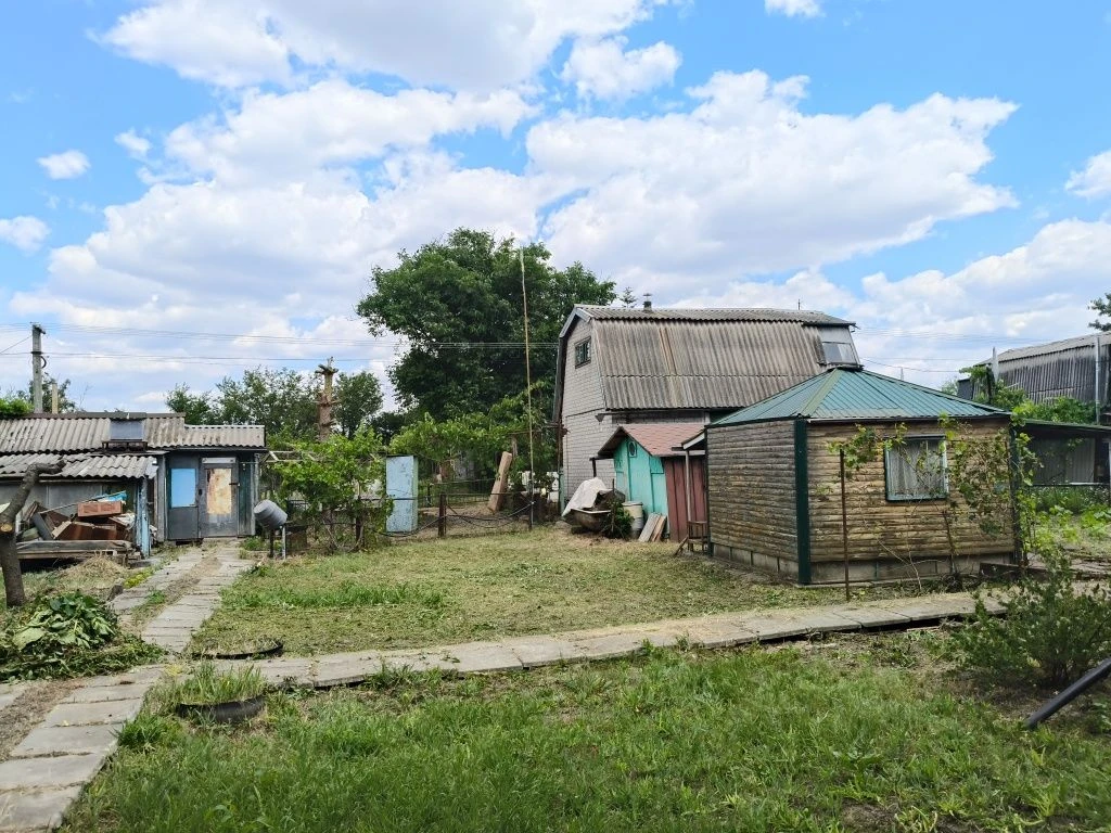 For sale: Cottage in the village of Volove, in the Krivoryzh district.