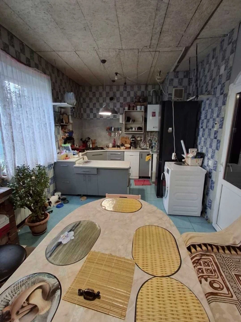 For sale, cozy house. Possible with certificate.