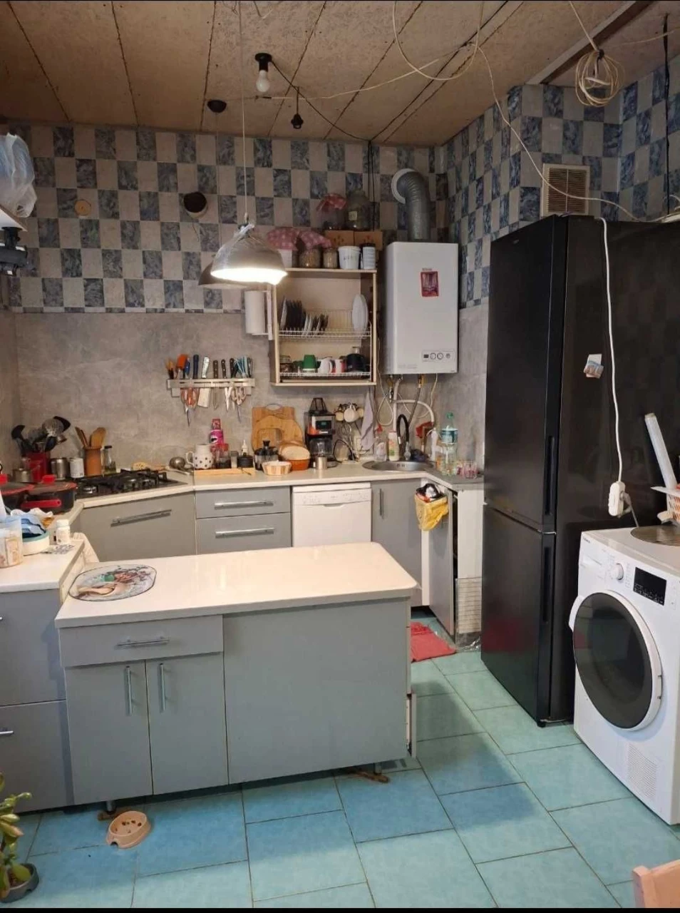 For sale, cozy house. Possible with certificate.