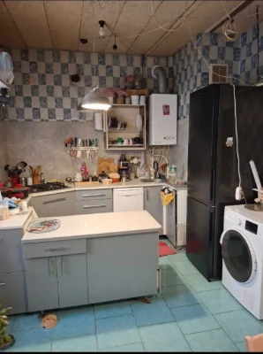 For sale, cozy house. Possible with certificate.