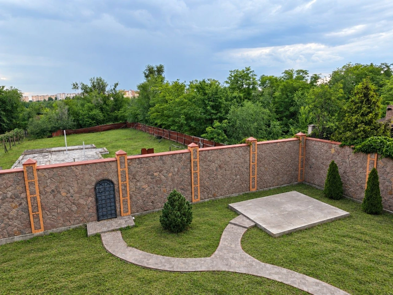 Brick house, 11 acres, Cottage Village Cementnikov