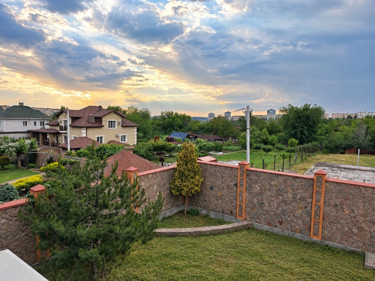 Brick house, 11 acres, Cottage Village Cementnikov