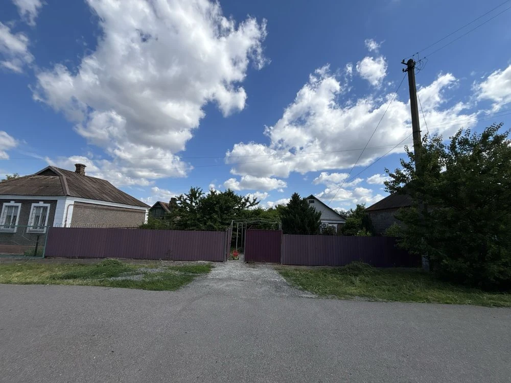 For Sale: House with a 10-Acre Plot in Metelopolysk