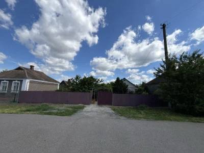 For Sale: House with a 10-Acre Plot in Metelopolysk