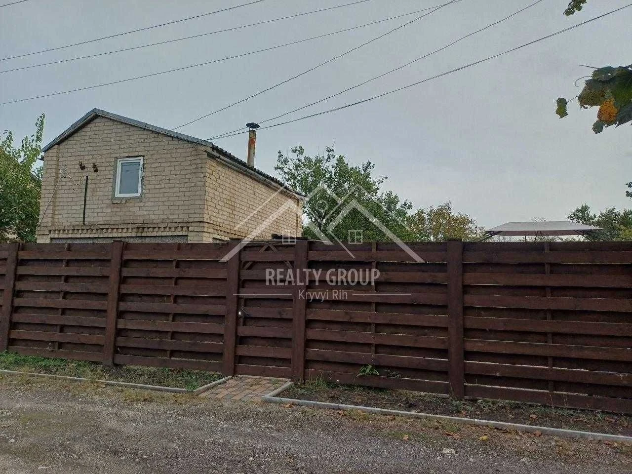 Sale of a plot with heating, furniture, equipment and cable internet