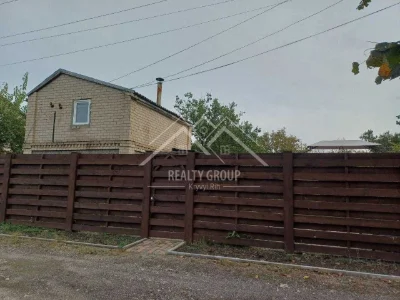 Sale of a plot with heating, furniture, equipment and cable internet