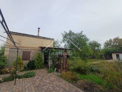 Sale of a plot with heating, furniture, equipment and cable internet