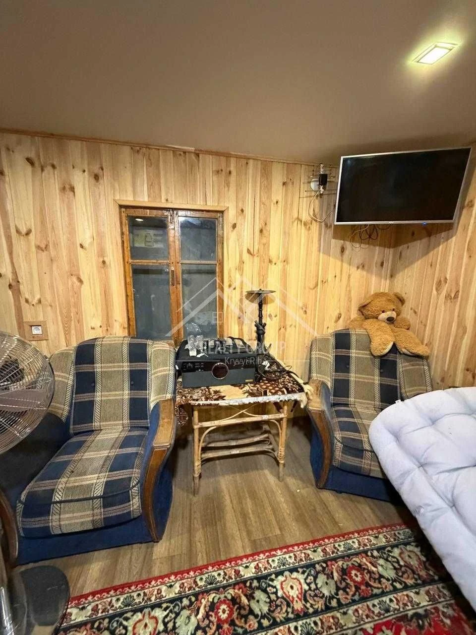 Sale of a plot with heating, furniture, equipment and cable internet