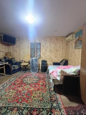 Sale of a plot with heating, furniture, equipment and cable internet