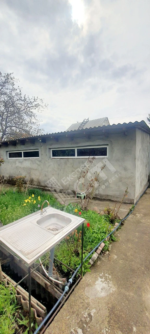 House with furniture and appliances. For sale