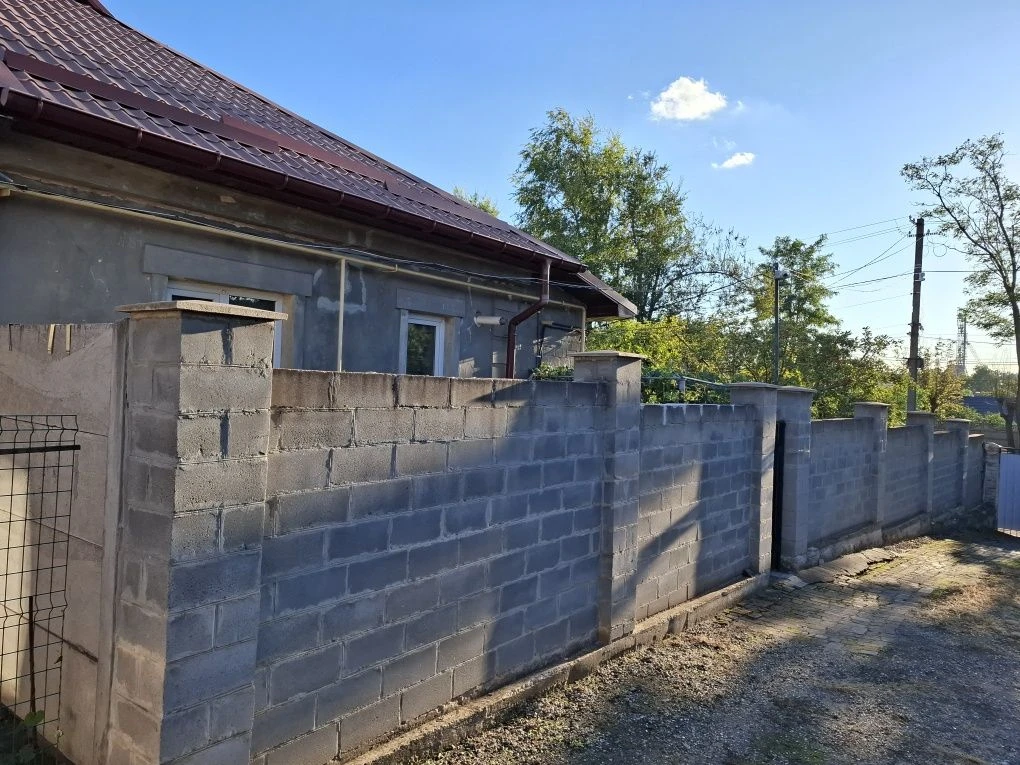 Продам  Будинок  по вул . Зимових походів ( Симбірцева)