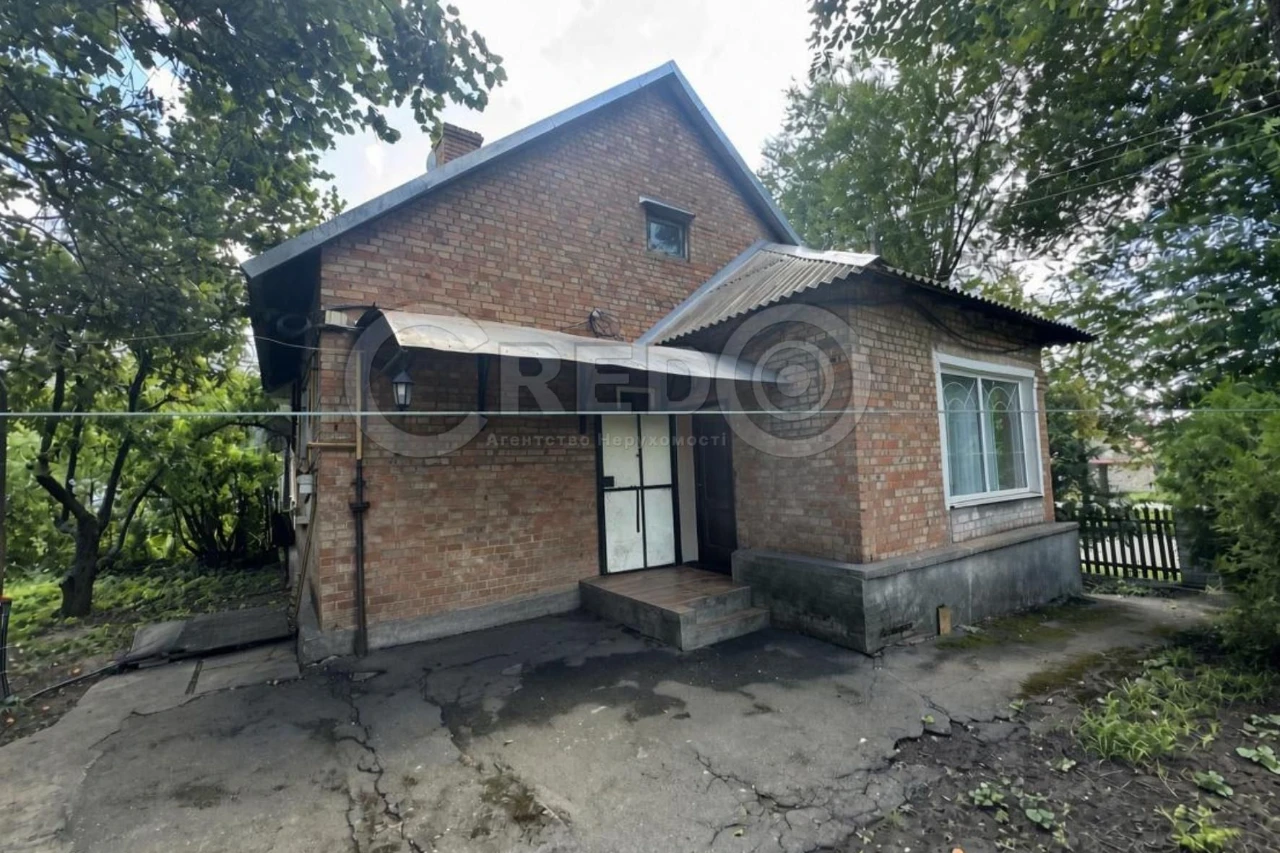Продаж ділянки з будинком.