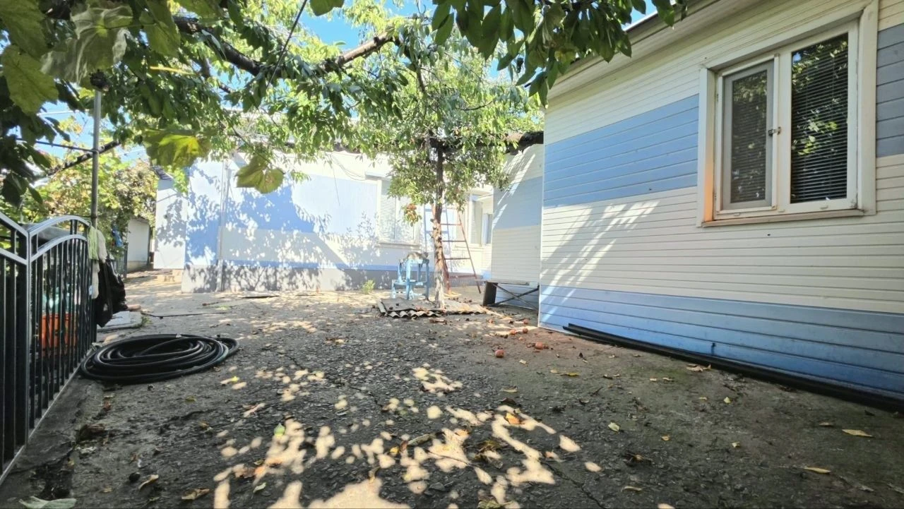 DETACHED HOUSE WITH GARAGE, residential complex and garden in Bozhedar