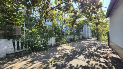 DETACHED HOUSE WITH GARAGE, residential complex and garden in Bozhedar