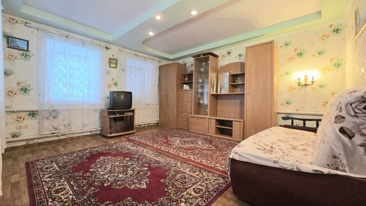 DETACHED HOUSE WITH GARAGE, residential complex and garden in Bozhedar