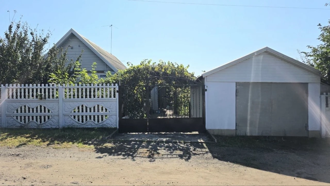 DETACHED HOUSE WITH GARAGE, residential complex and garden in Bozhedar