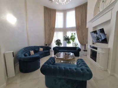 House for Sale. Top Offer. Renovation. Center. Park Zone