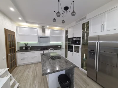 House for Sale. Top Offer. Renovation. Center. Park Zone