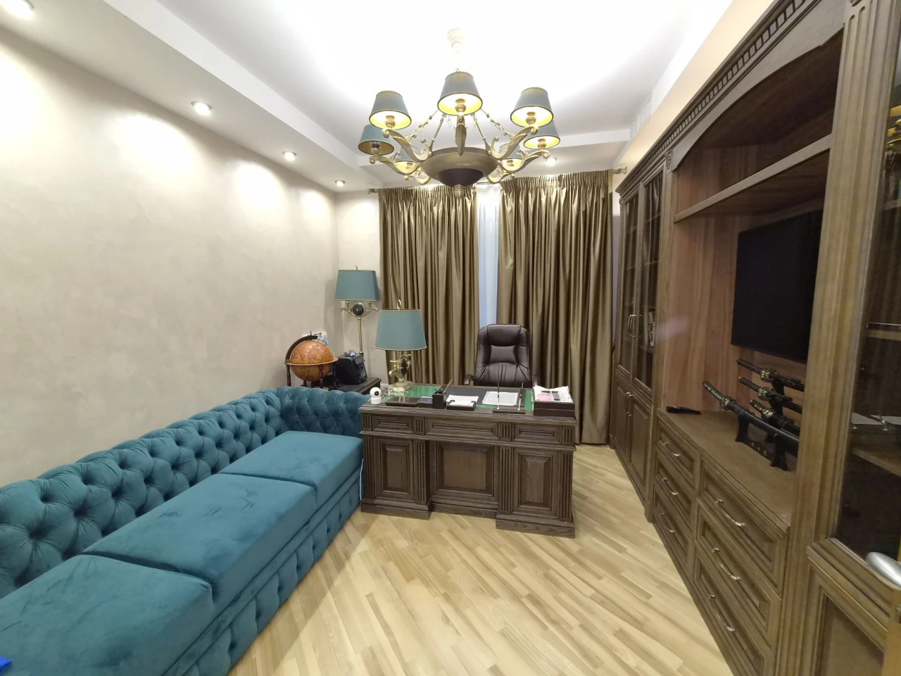 House for Sale. Top Offer. Renovation. Center. Park Zone