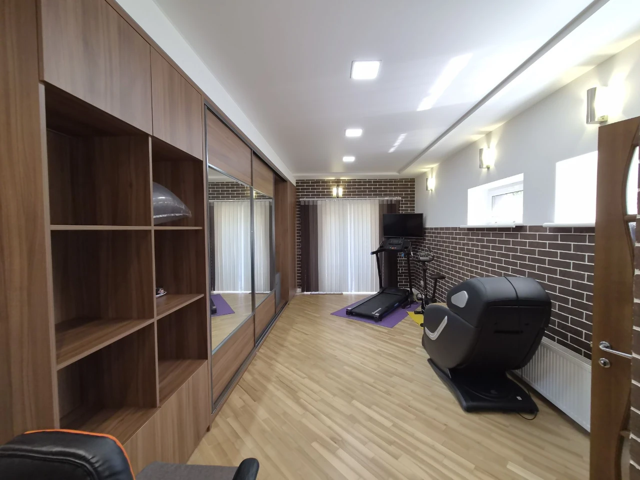 House for Sale. Top Offer. Renovation. Center. Park Zone