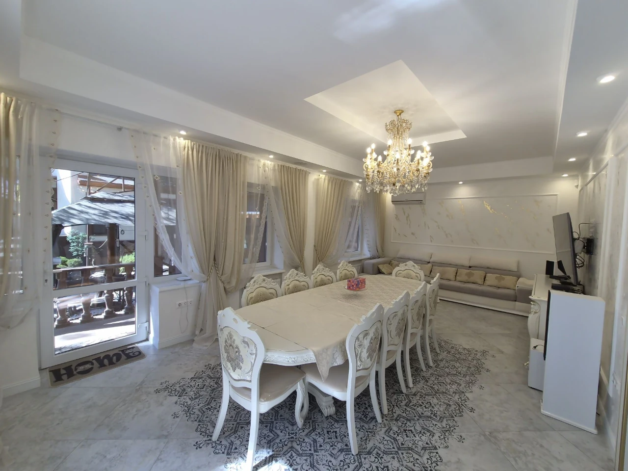 House for Sale. Top Offer. Renovation. Center. Park Zone
