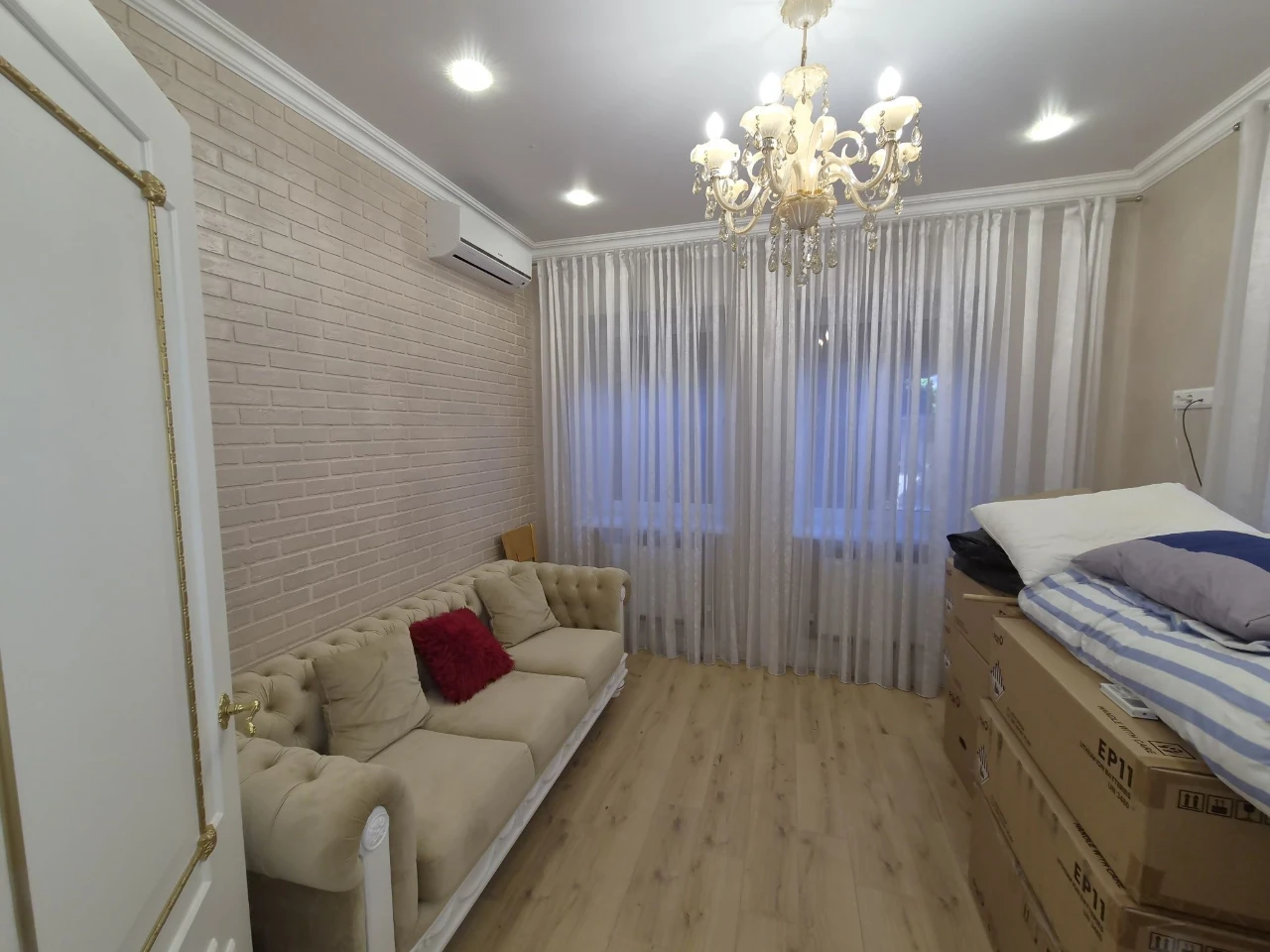 House for Sale. Top Offer. Renovation. Center. Park Zone