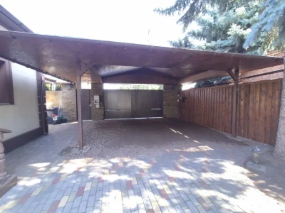 House for Sale. Top Offer. Renovation. Center. Park Zone