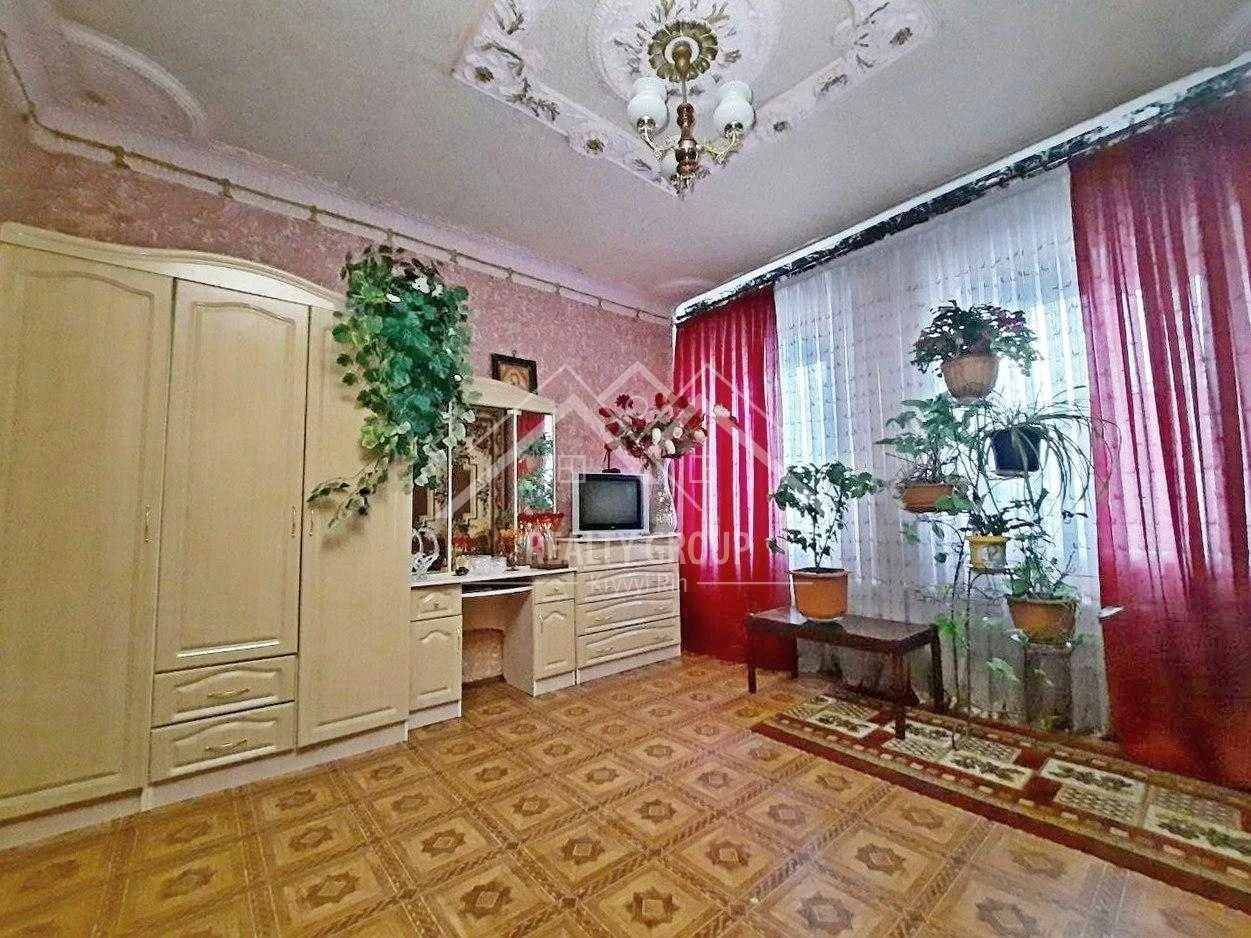 Spacious and warm house for sale in the Friendship area