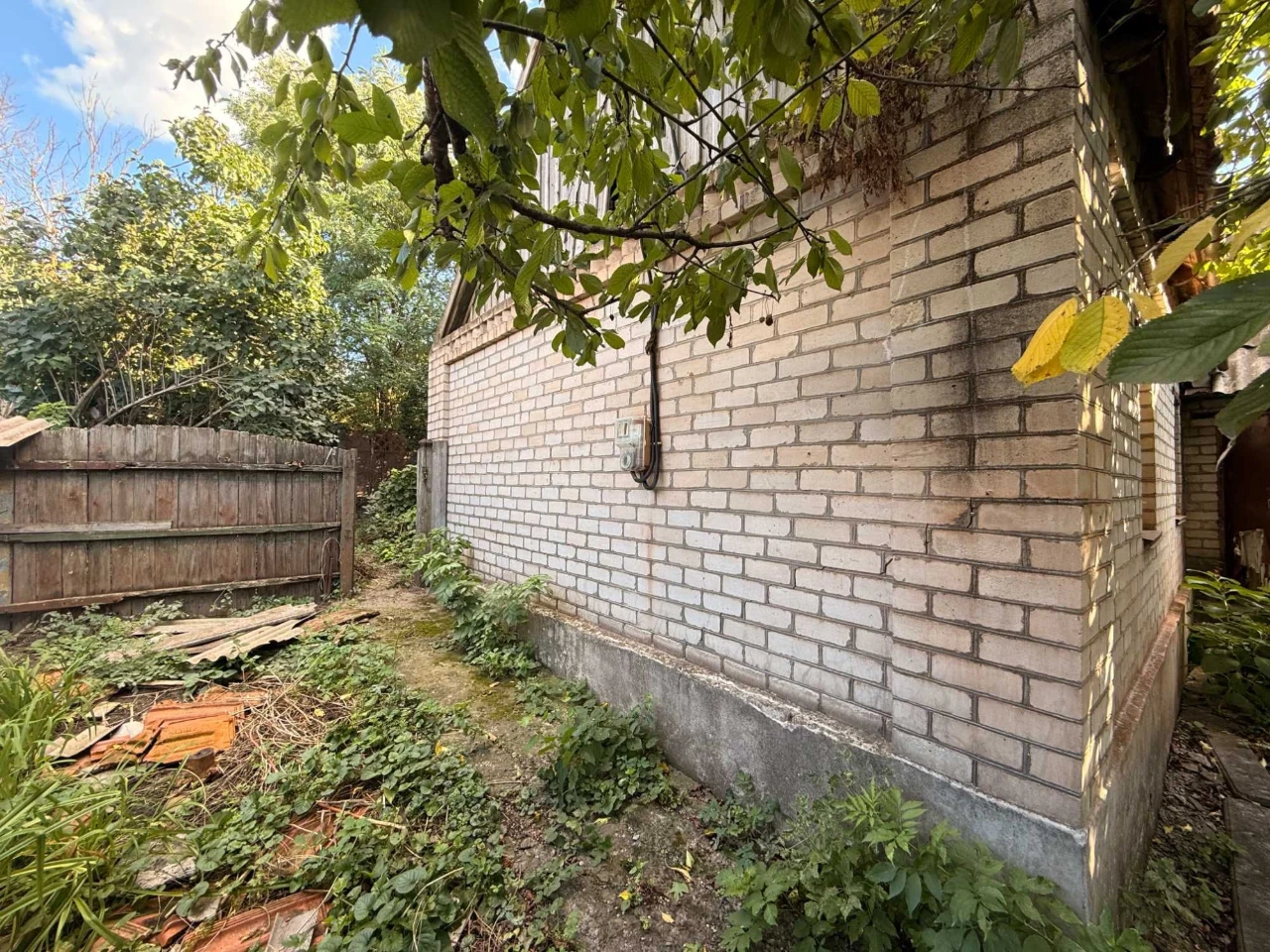 Land with House at 120 Taras Avenue (