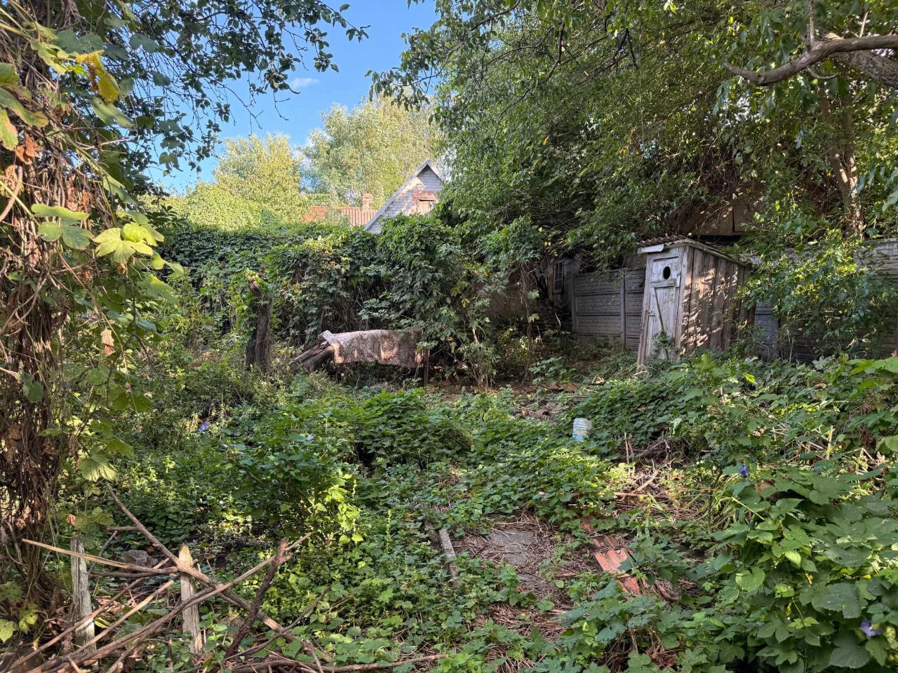 Land with House at 120 Taras Avenue (