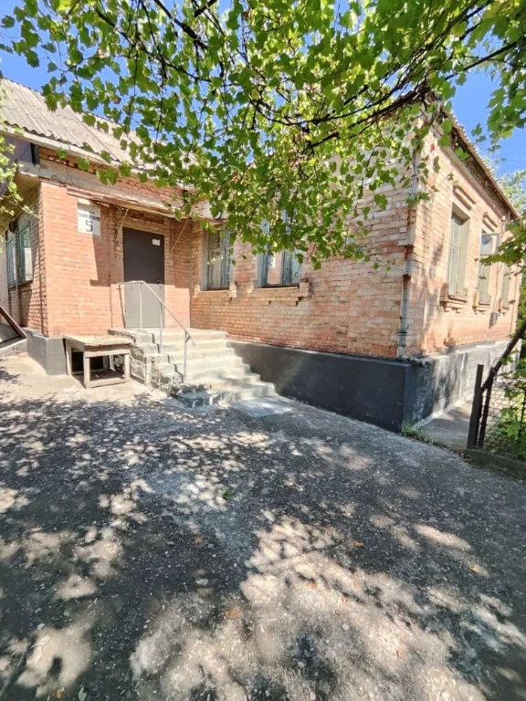 House with garage and garden in Pokrovsky district