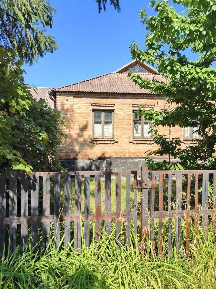 House with garage and garden in Pokrovsky district