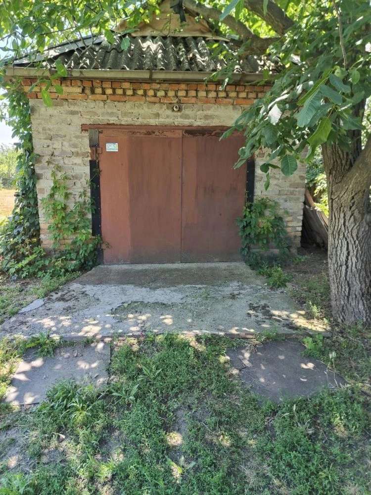 House with garage and garden in Pokrovsky district