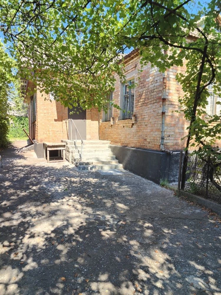 House with garage and garden in Pokrovsky district