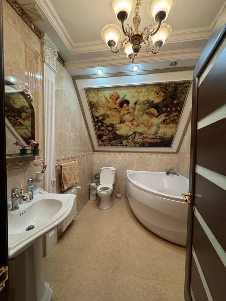 Продам будинок в центрально міськом районе