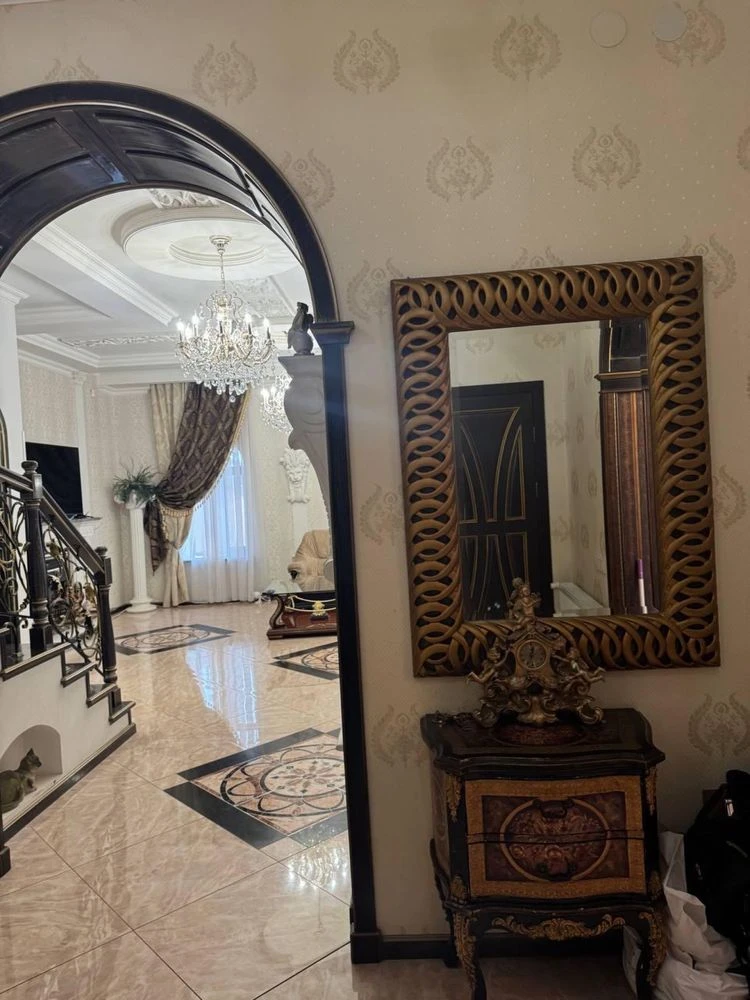 Продам будинок в центрально міськом районе