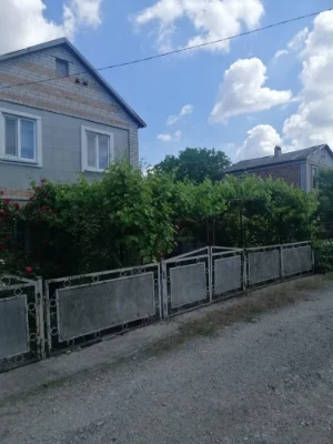 Продається дачна ділянка з будинком