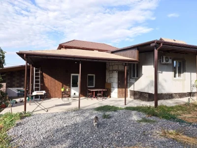 House for sale: 130 square meters with generator and perfect layout.