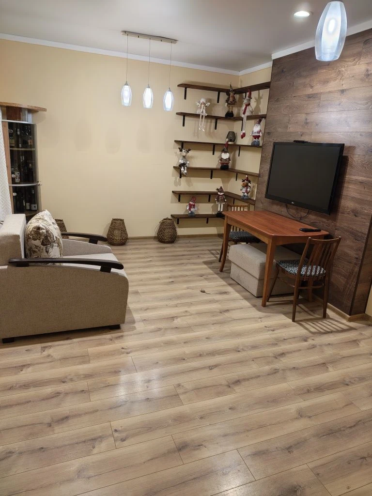 House for sale: 130 square meters with generator and perfect layout.