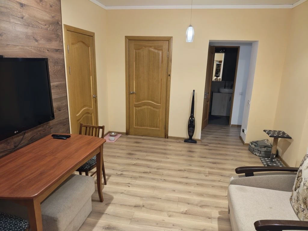 House for sale: 130 square meters with generator and perfect layout.