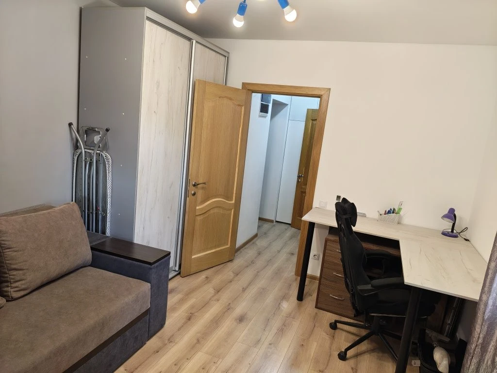 House for sale: 130 square meters with generator and perfect layout.