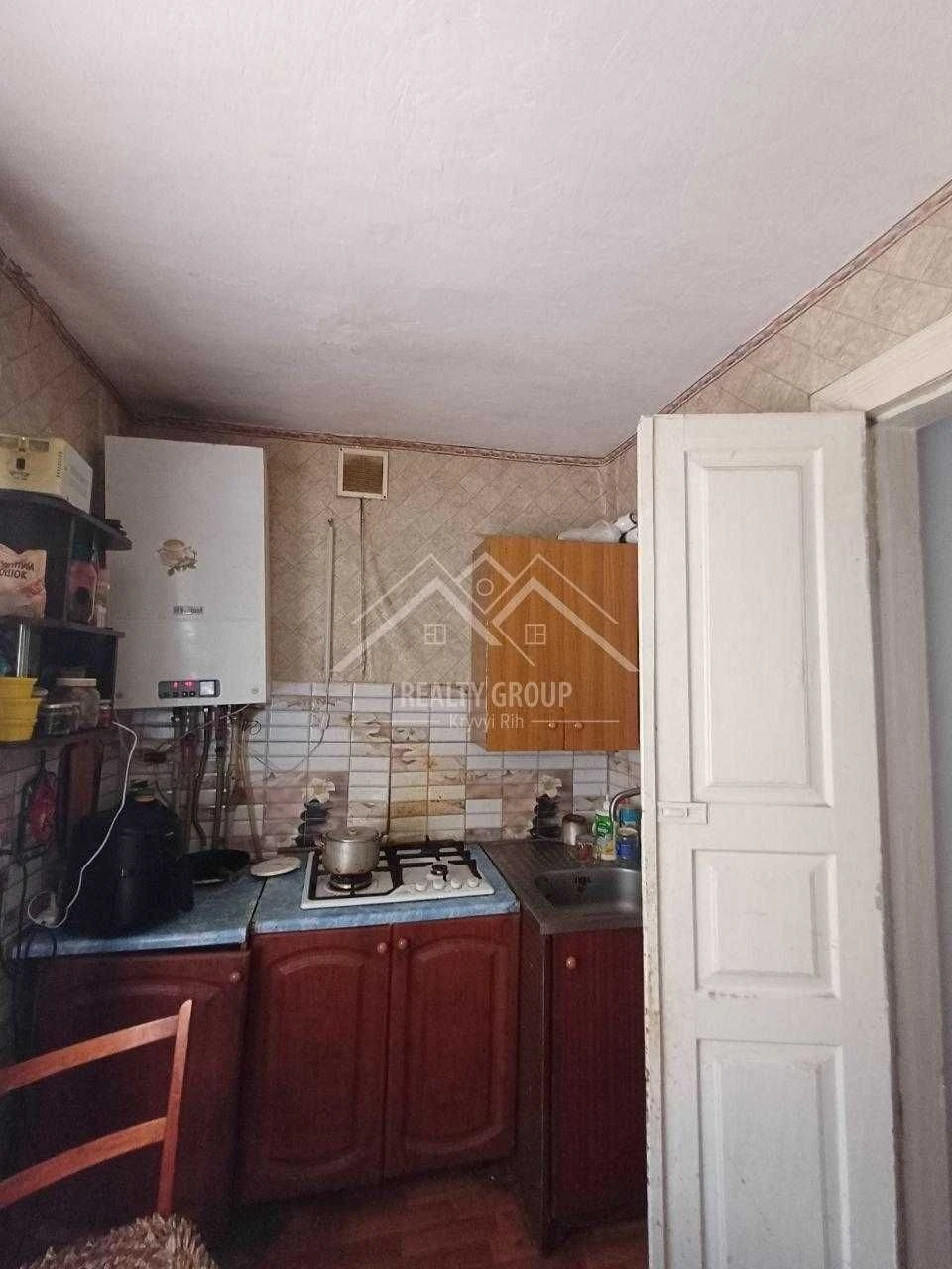 House for Sale in Central District with Furniture