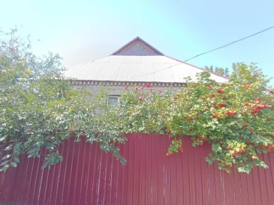 For sale a good house made of white brick on Lastochka