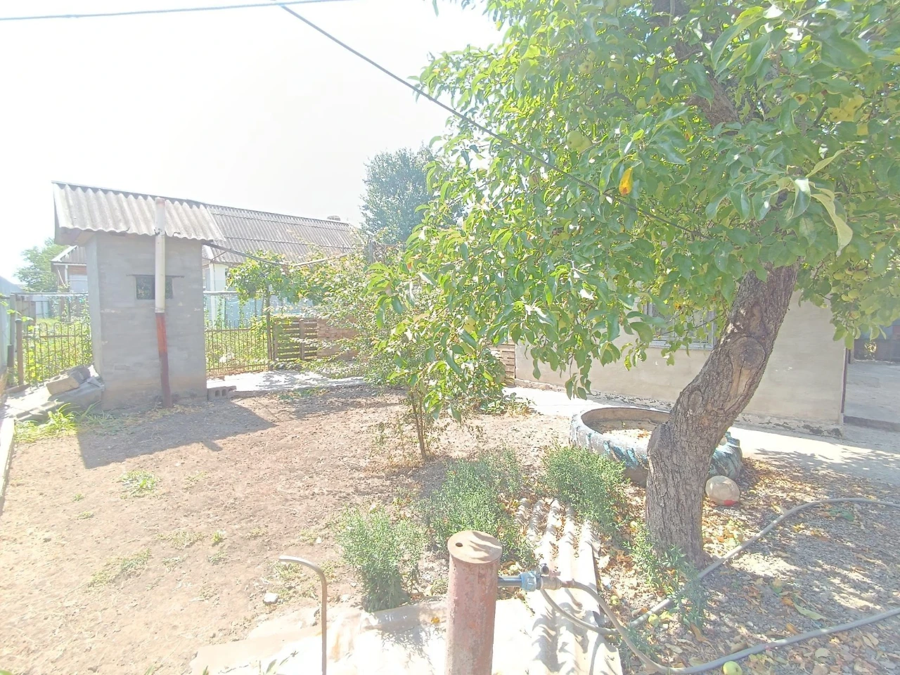 For sale a good house made of white brick on Lastochka