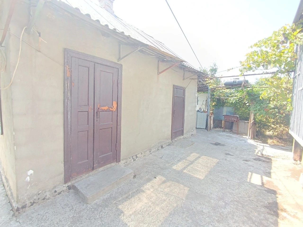 For sale a good house made of white brick on Lastochka