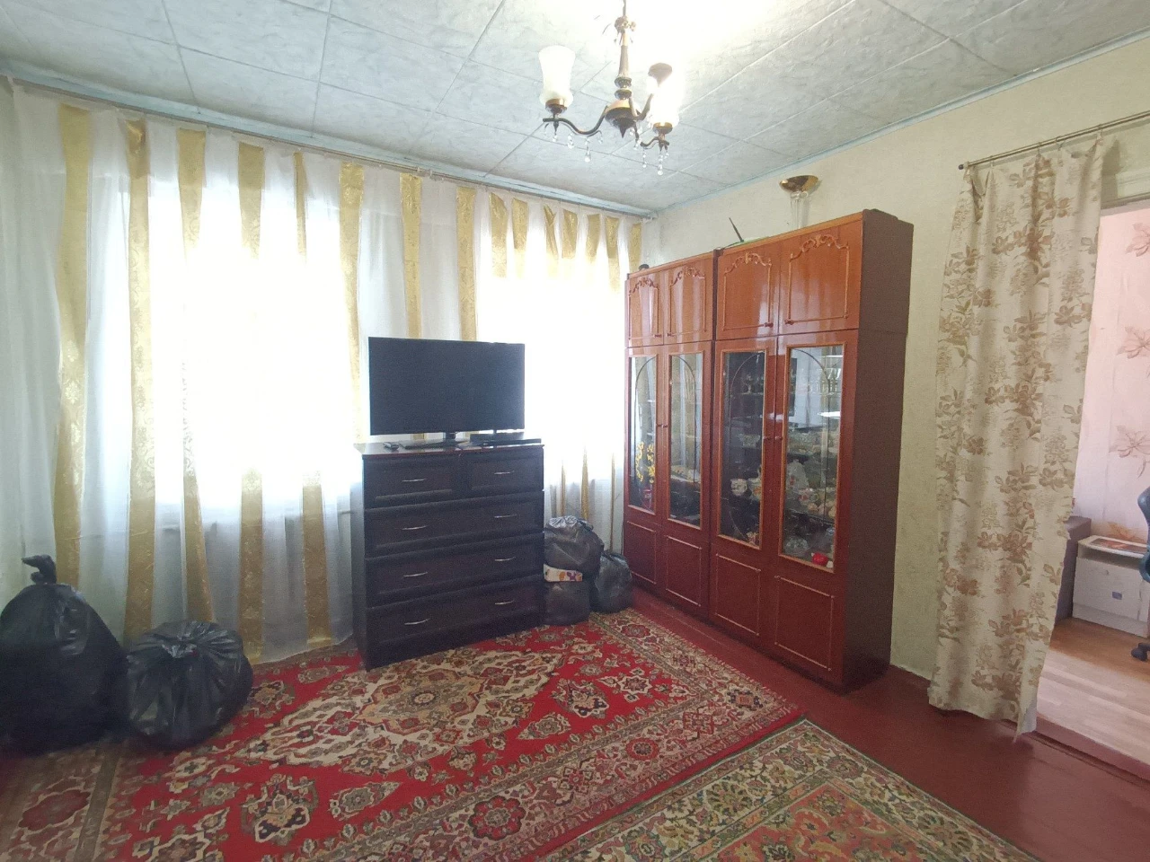 For sale a good house made of white brick on Lastochka