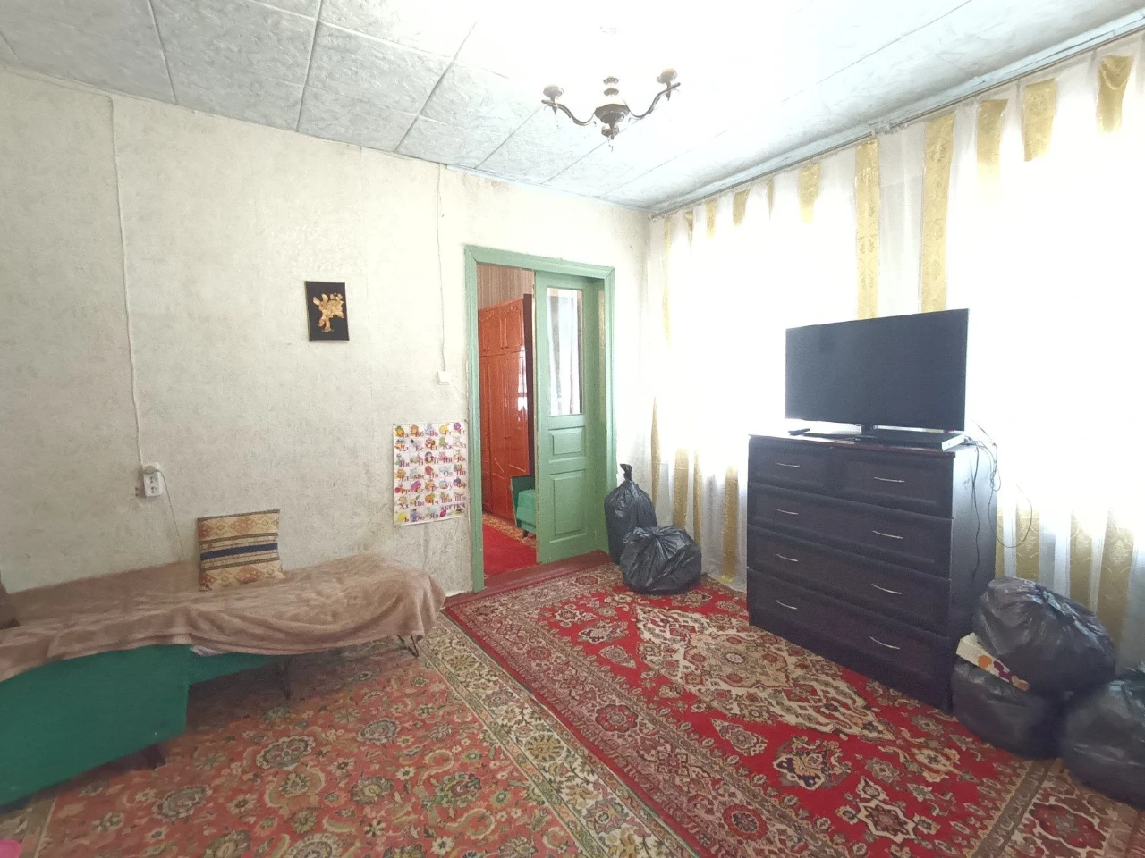 For sale a good house made of white brick on Lastochka