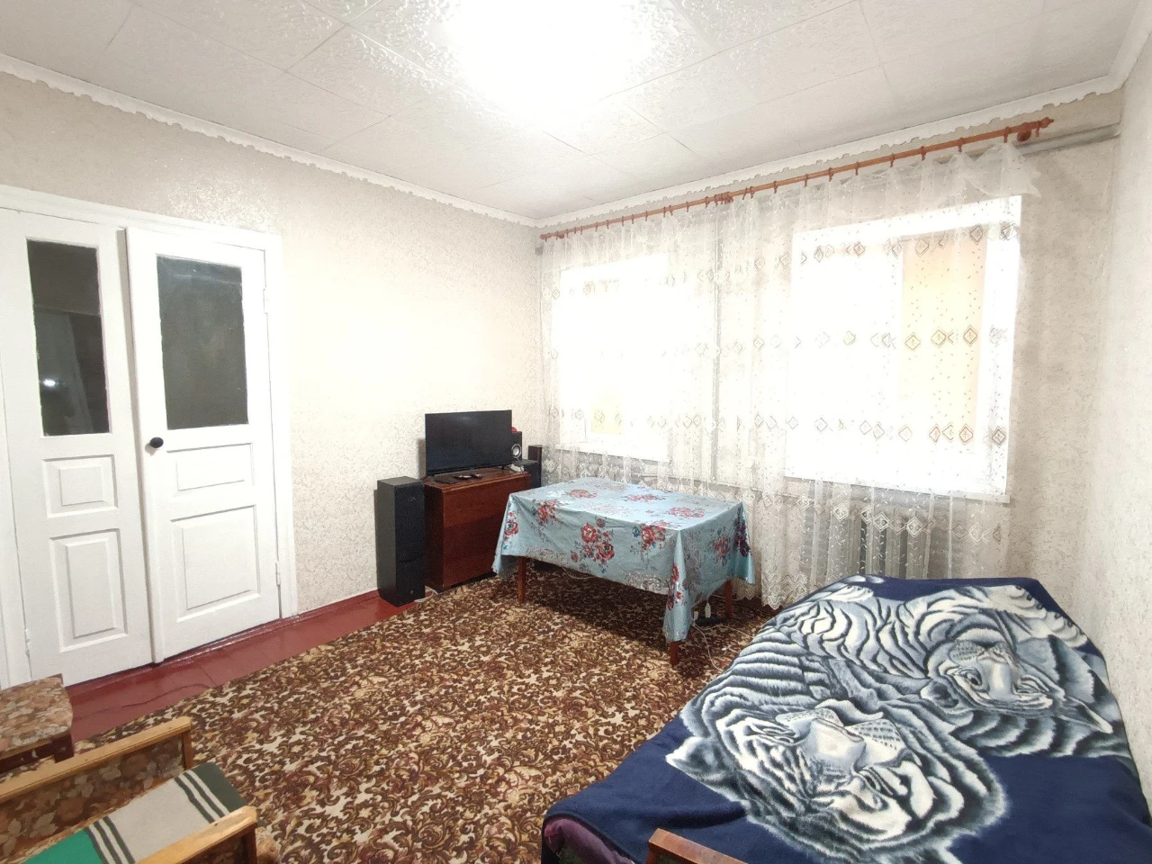 For sale a good house made of white brick on Lastochka