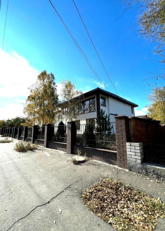 Продаю новый таунхаус у реки в центре